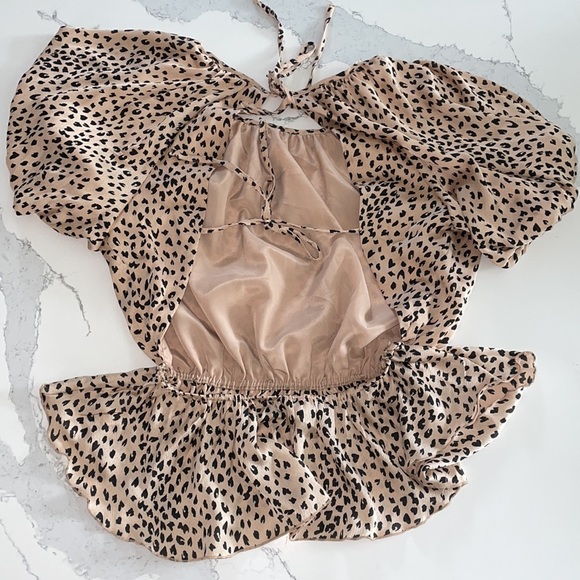 Lulus leopard balloon sleeve, cinched waist top. So detailed! - Picture 2 of 3